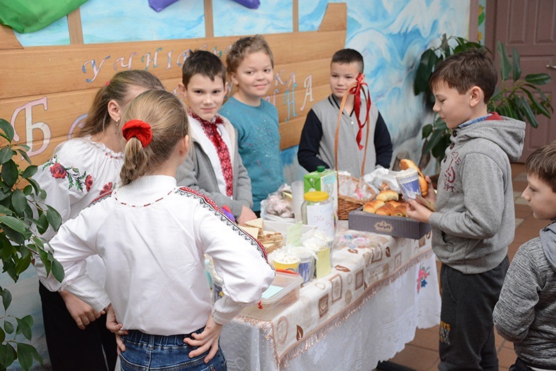 Благодійний ярмарок у Черняхівській гімназії на Кагарличчині 2
