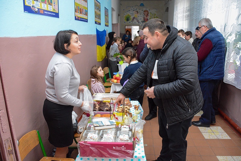 Благодійний ярмарок у Черняхівській гімназії на Кагарличчині 1