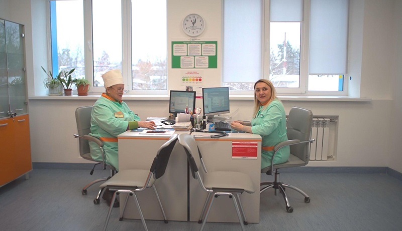 Лікарі Ворзельської амбулаторії за роботою.