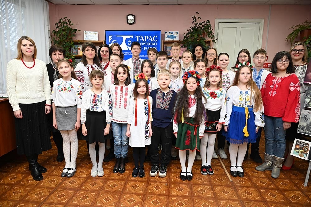 Учасники заходу до ювілєю Шевченка в Кагарлицькій бібліотеці