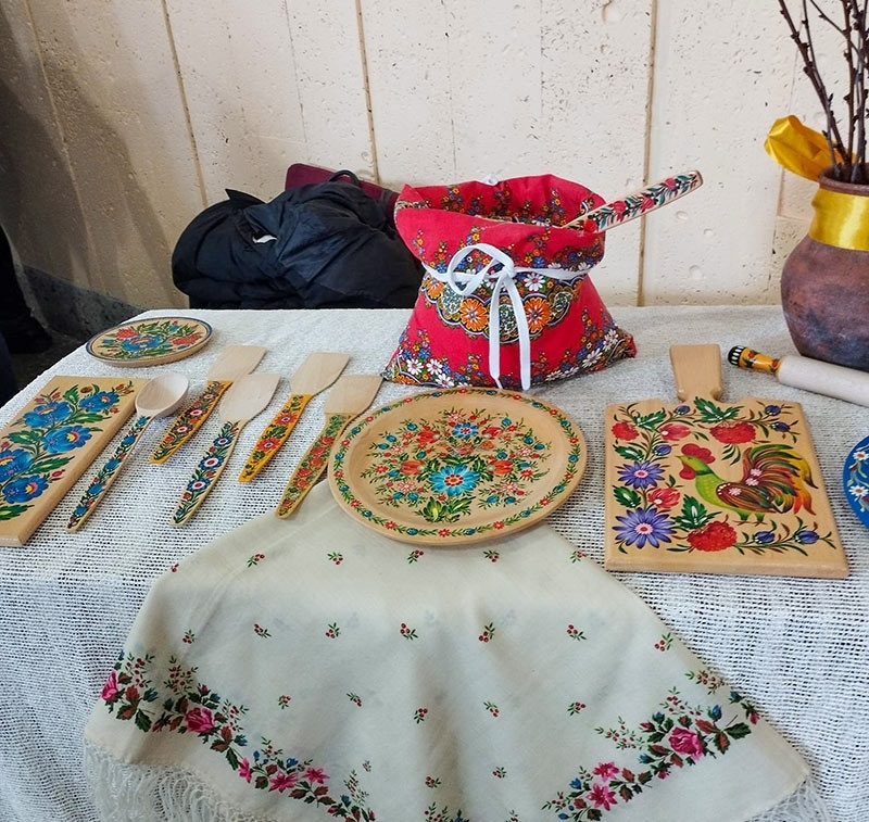  Вироби з петриківським розписом від Інни Бойко у Слободі на Кагарличчині