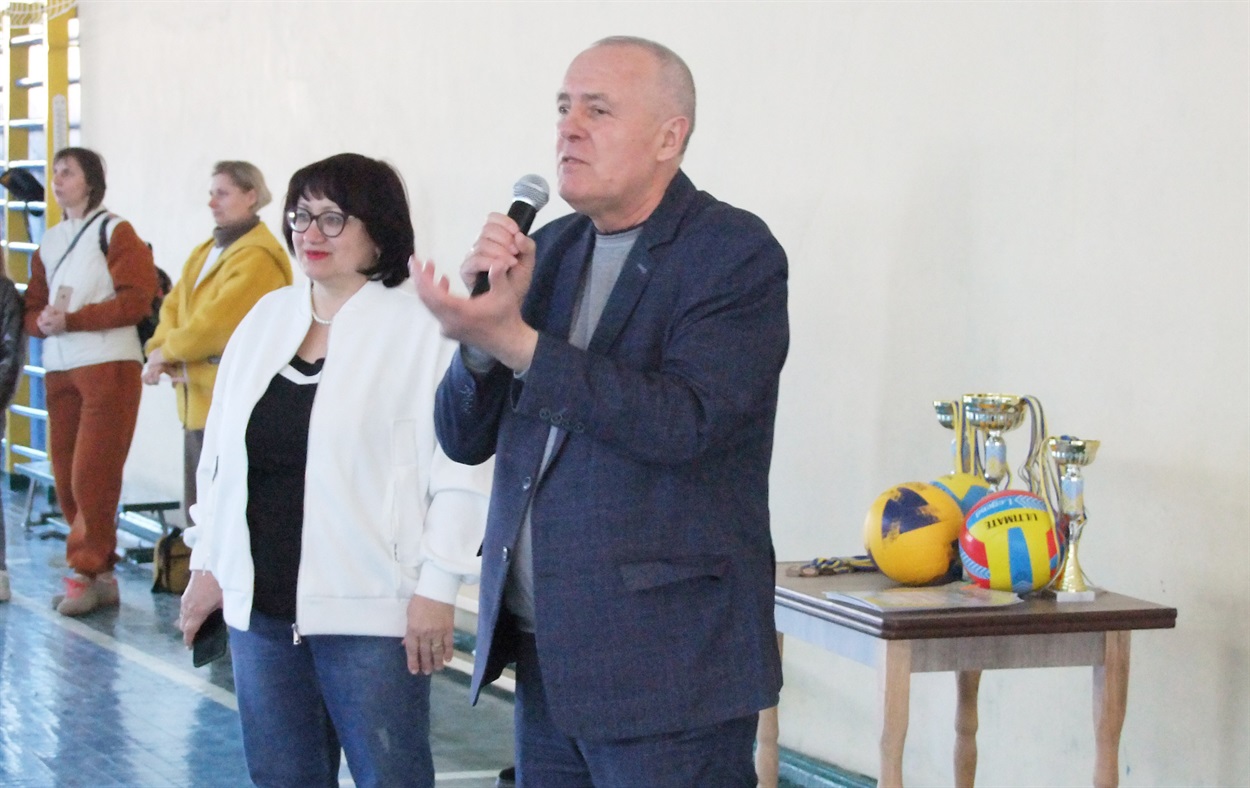 Міський голова Кагарлика Олександр Панюта вітає учасників спортивних ігор