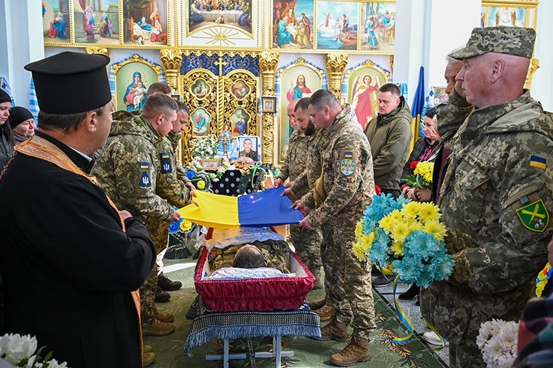 У Ставах провели в останню дорогу воїна Сергія Галкіна