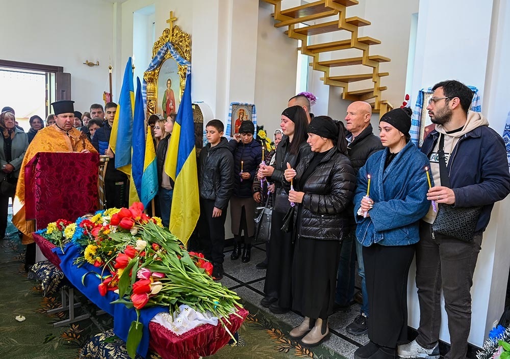 У Ставах провели в останню дорогу воїна Сергія Галкіна
