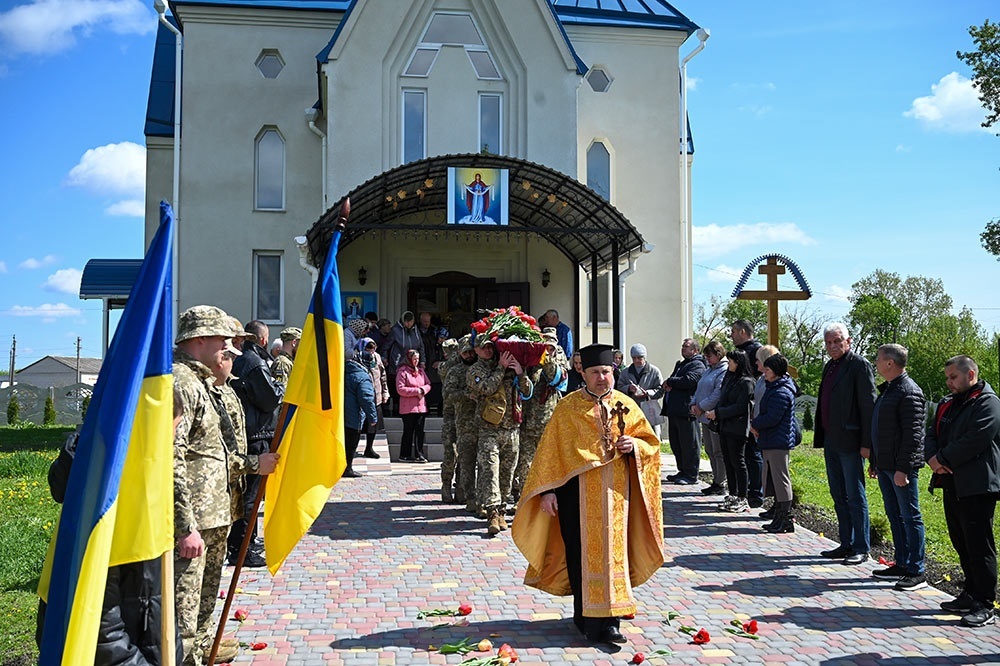 У Ставах провели в останню дорогу воїна Сергія Галкіна