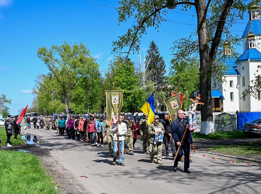 У Ставах провели в останню дорогу воїна Сергія Галкіна