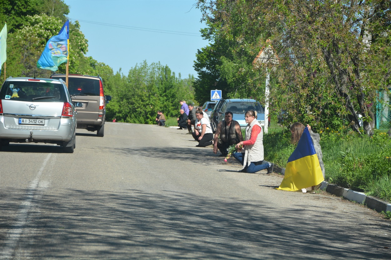 В Іванівці на Кагарличчині поховали воїна Юрія Ковешнікова