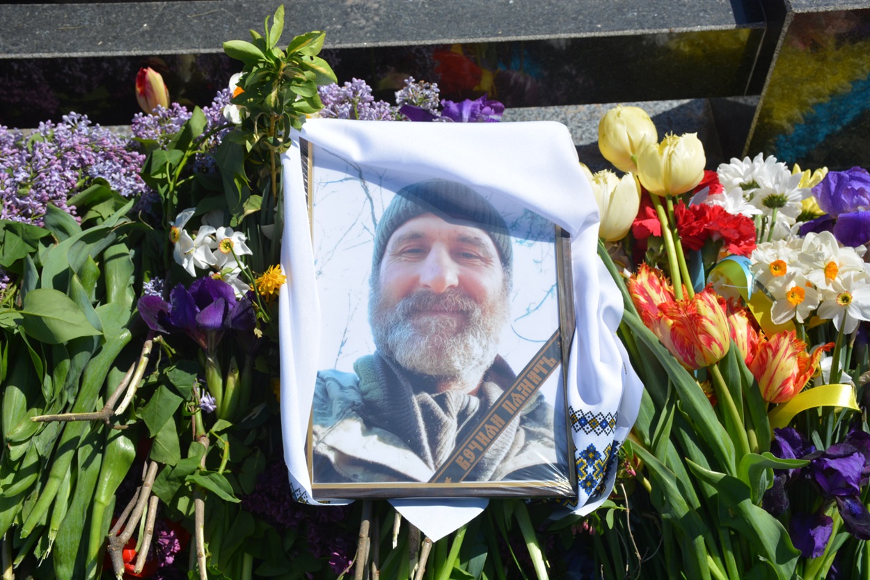 В Іванівці на Кагарличчині поховали воїна Юрія Ковешнікова 1