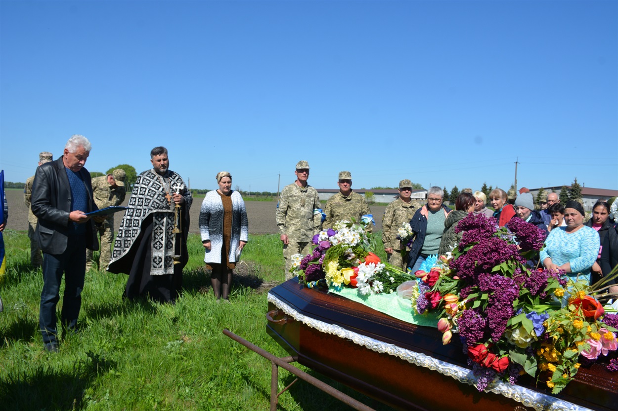 В Іванівці на Кагарличчині поховали воїна Юрія Ковешнікова 5