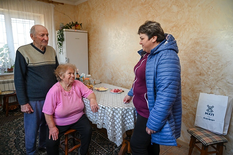 Провідний фахівець з питань оренди землі та майна «Агрофорт МХП» в Черняхові Світлана Хлистун постійно«тримає руку на пульсі» потреб пайовиків
