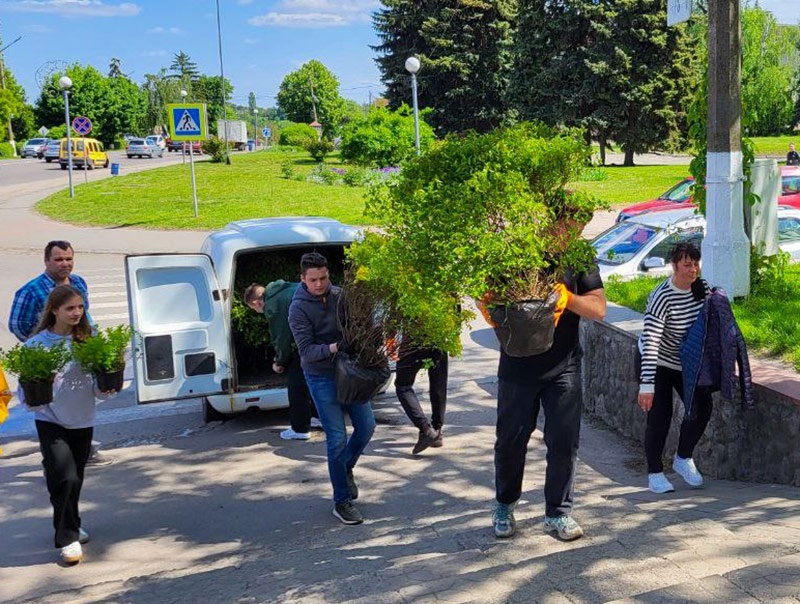 Екологічна акція в Кагарлику - учні ліцею №1 прикрасили місто