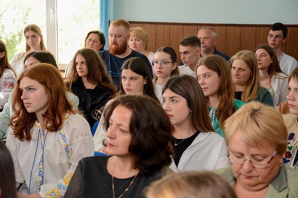 Учасники заходу із відзначення талановитих учнів Кагарличчини та їх наставників 2
