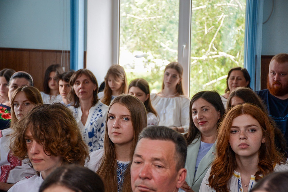 Учасники заходу із відзначення талановитих учнів Кагарличчини та їх наставників 3