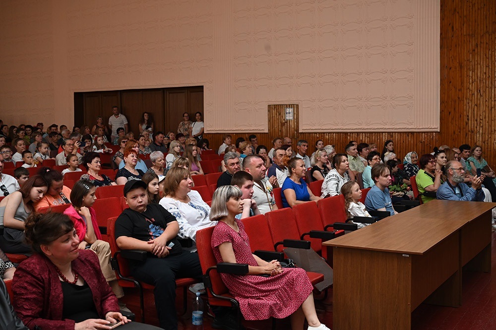 Глядачі тепло приймали кожен виступ вихованців та викладачів Кагарлицької мистецької школи
