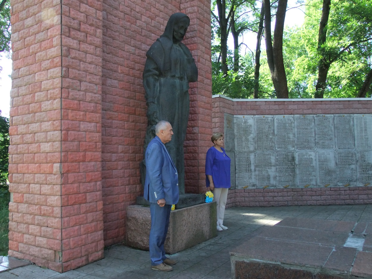Вшанування пам'яті жертв війни біля Меморіалу слави у Кагарлику