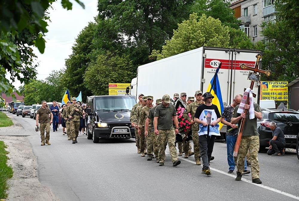 У Кагарлику провели в останню дорогу воїна Євгенія Кучера