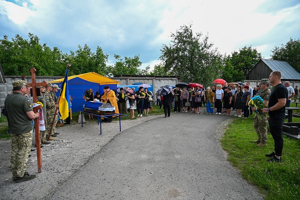 У Кагарлику провели в останню дорогу воїна Євгенія Кучера