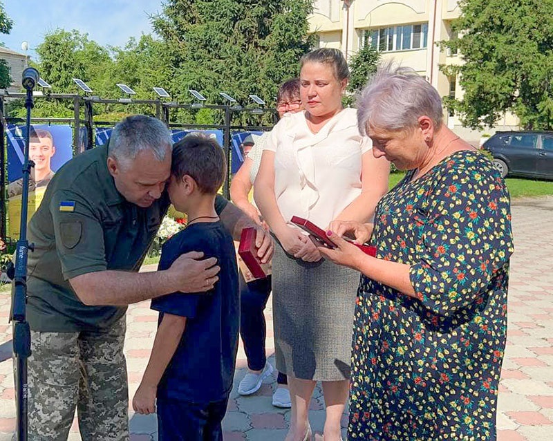 Церемонія вручення посмертних нагрод загиблим воїнам у Ржищеві