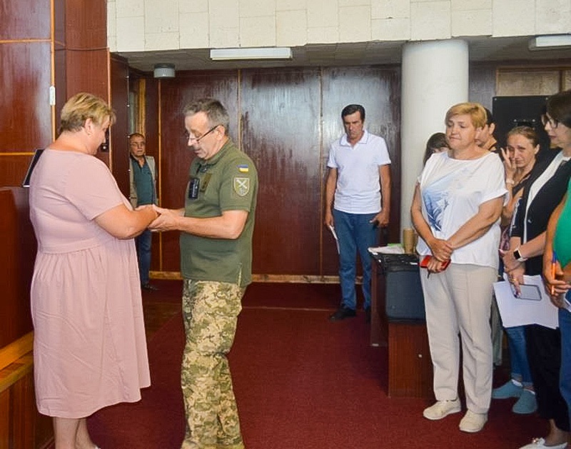 У Кагарлику вручили посмертну нагороду мамі загиблого воїна Богдана Кузнецова зі Ставів
