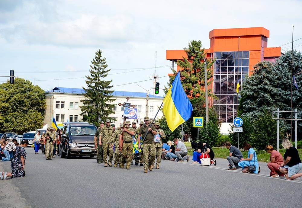 У Кагарлику провели в останню дорогу воїна Ігоря Борисова 1