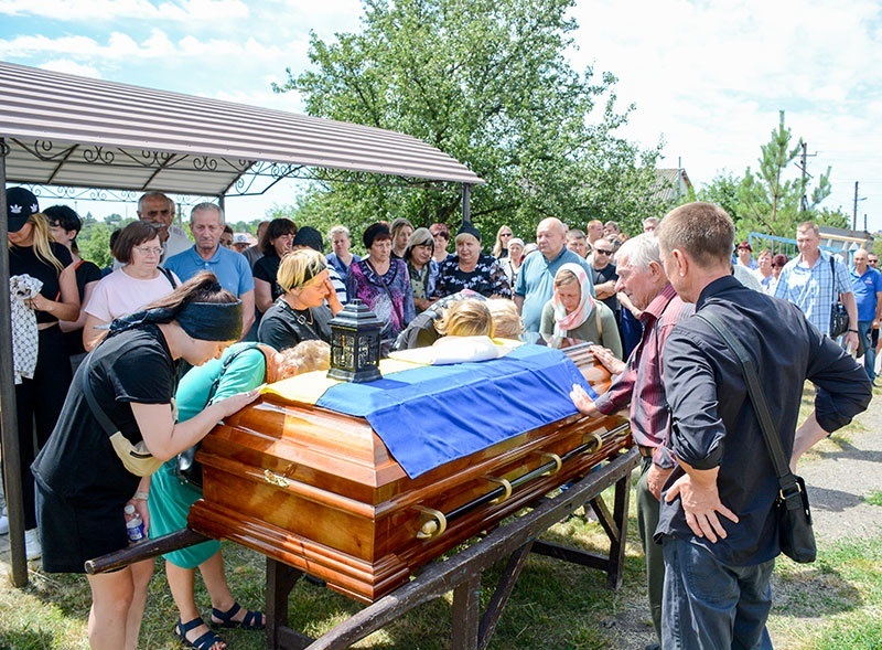 У Кагарлику провели в останню дорогу воїна Ігоря Борисова 10