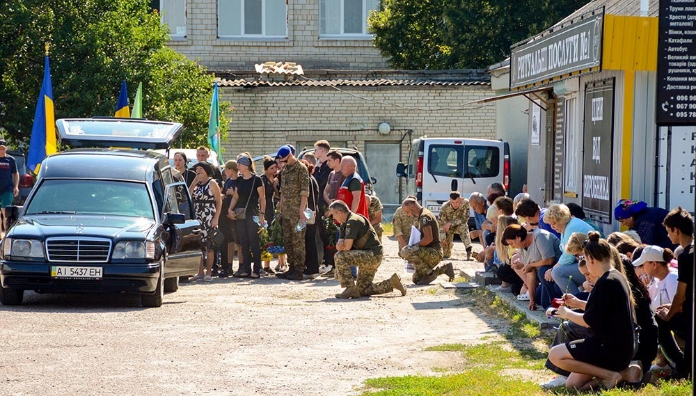 У Кагарлику провели в останню дорогу воїна Олексія Поліщука 1