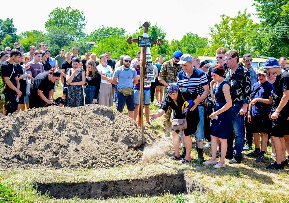 У Кагарлику провели в останню дорогу воїна Олексія Поліщука 14