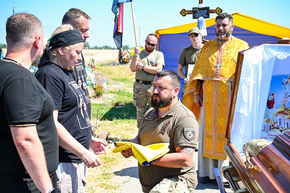 У Кагарлику провели в останню дорогу воїна Мирослава Ярмішка 13