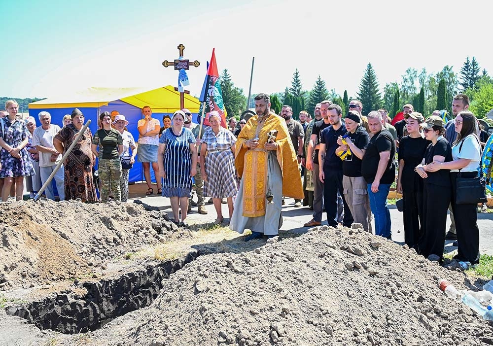 У Кагарлику провели в останню дорогу воїна Мирослава Ярмішка 16