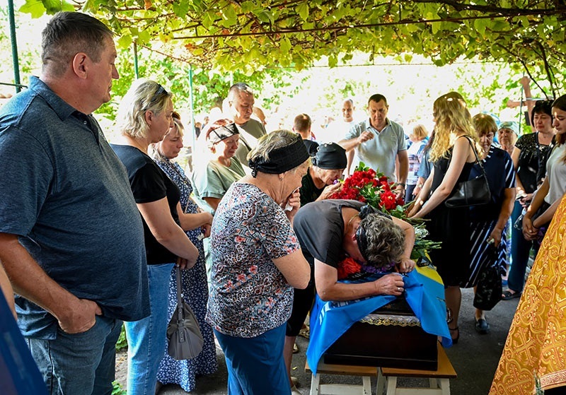 У Кагарлику провели в останню дорогу воїна Вячеслава Титаренка 4