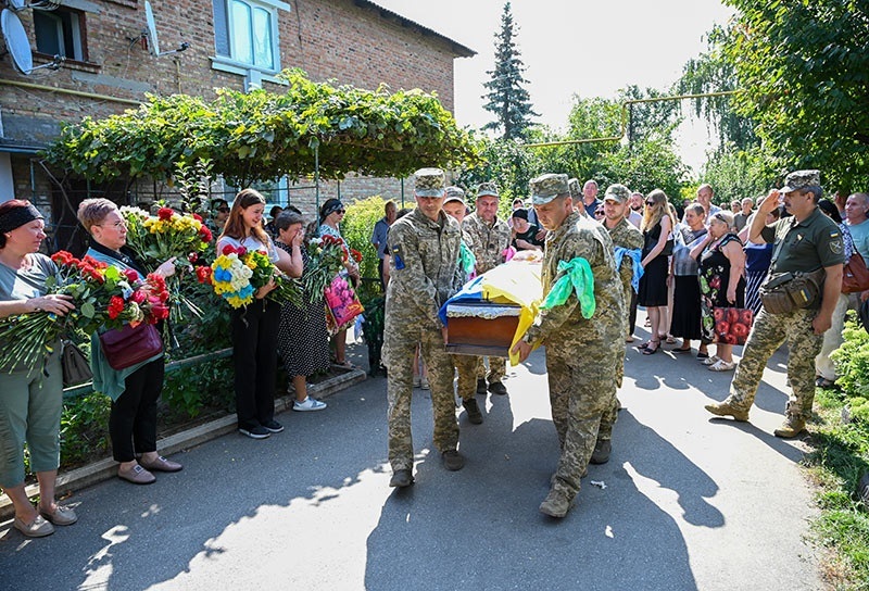 У Кагарлику провели в останню дорогу воїна Вячеслава Титаренка 5
