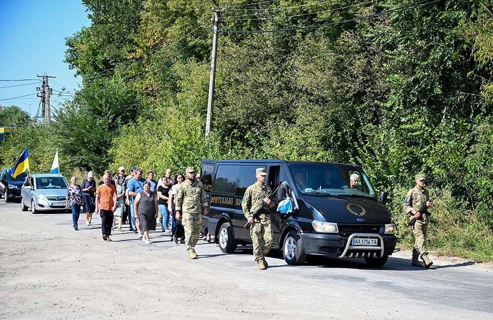 У Кагарлику провели в останню дорогу воїна Вячеслава Титаренка 8