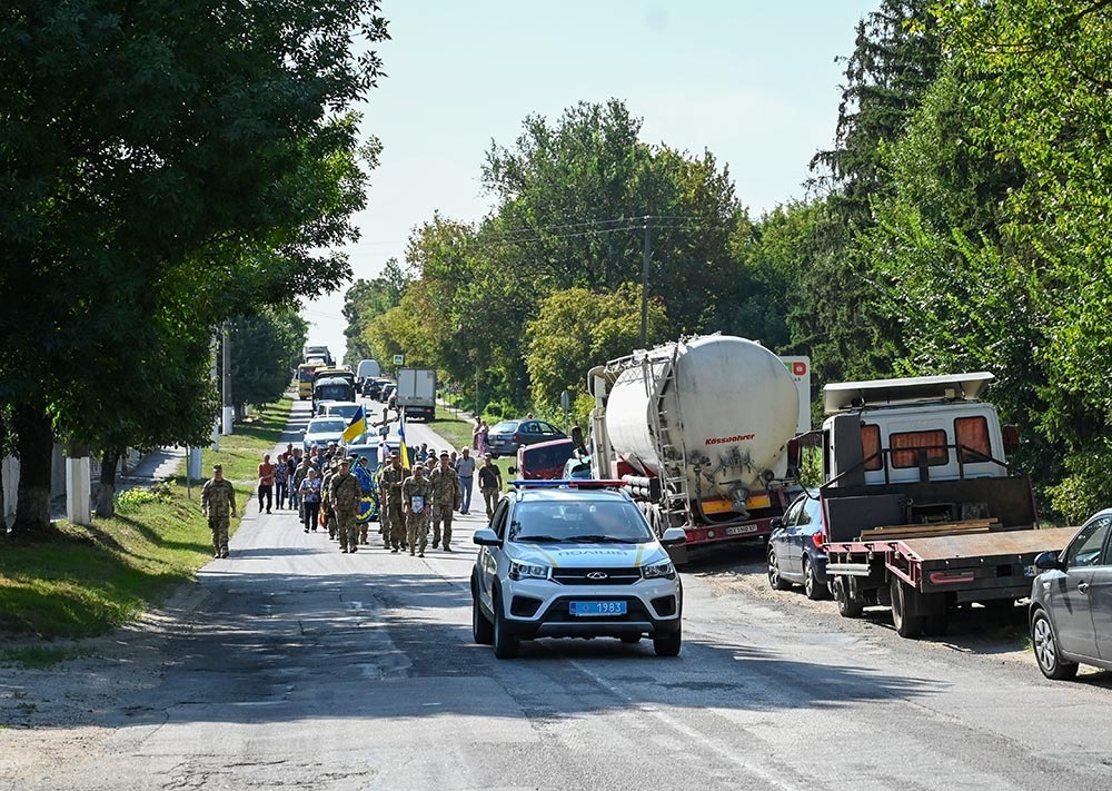 У Кагарлику провели в останню дорогу воїна Вячеслава Титаренка 9