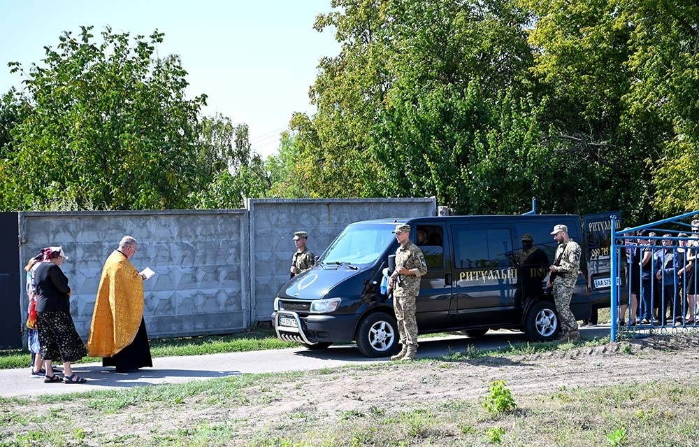 У Кагарлику провели в останню дорогу воїна Вячеслава Титаренка 10