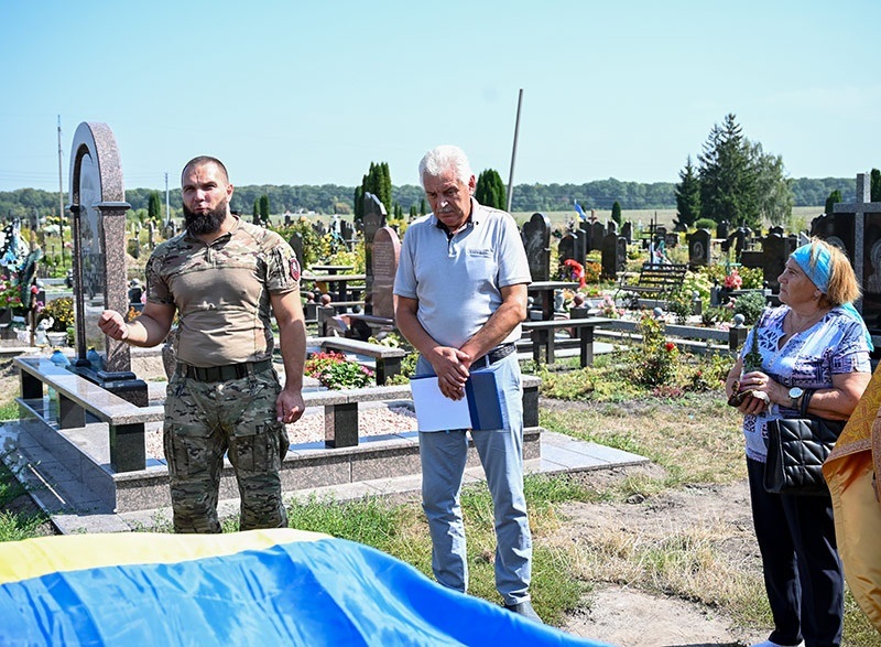 У Кагарлику провели в останню дорогу воїна Вячеслава Титаренка 14