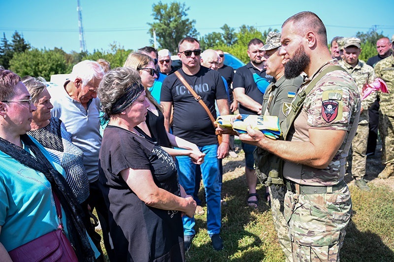 У Кагарлику провели в останню дорогу воїна Вячеслава Титаренка 16