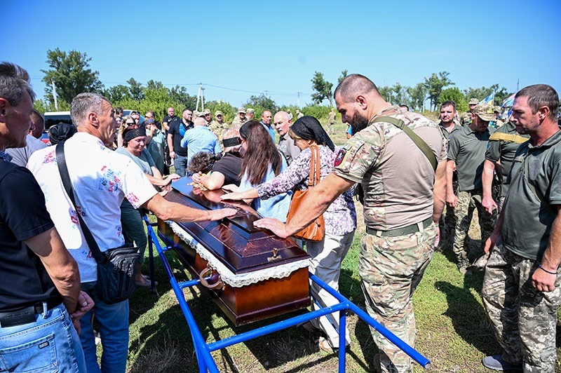 У Кагарлику провели в останню дорогу воїна Вячеслава Титаренка 18