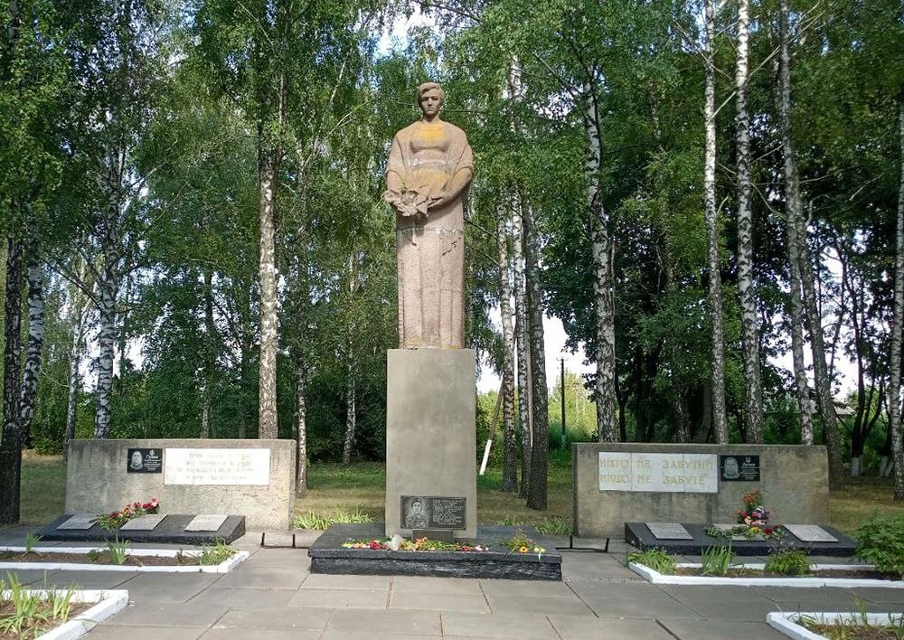 Меморіальні дошки полеглим землякам в селі Сущани на Кагарличчині