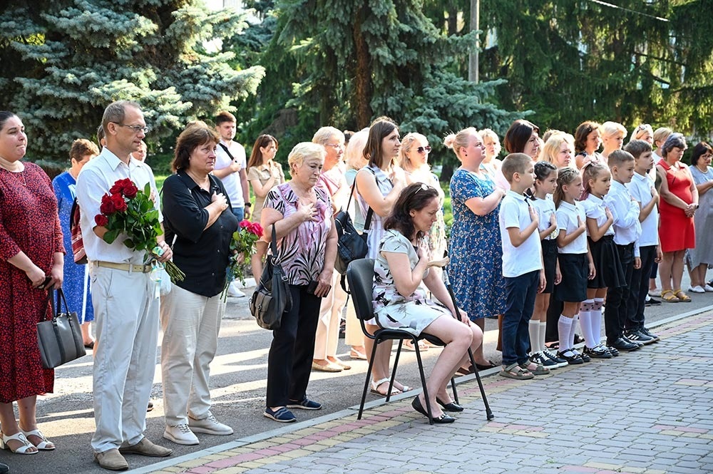 Відкриття меморіальних дощок загиблим Героям-випускникам на Кагарлицькому ліцеї №1. Звучить гімн