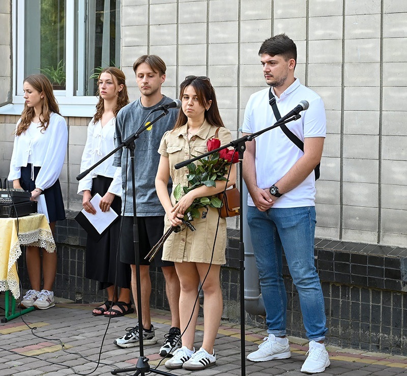 Відкриття меморіальних дощок загиблим Героям-випускникам на Кагарлицькому ліцеї №1. Виступають однокласники Сергія Лисенка