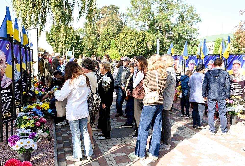 Під час урочистостей з нагоди Дня захисників та захисниць України в Кагарлику: на Алеї Слави Героїв