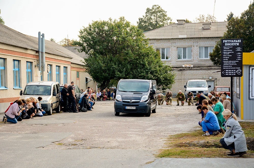 У Мирівці провели в останню путь воїна Віталія Титаренка 1