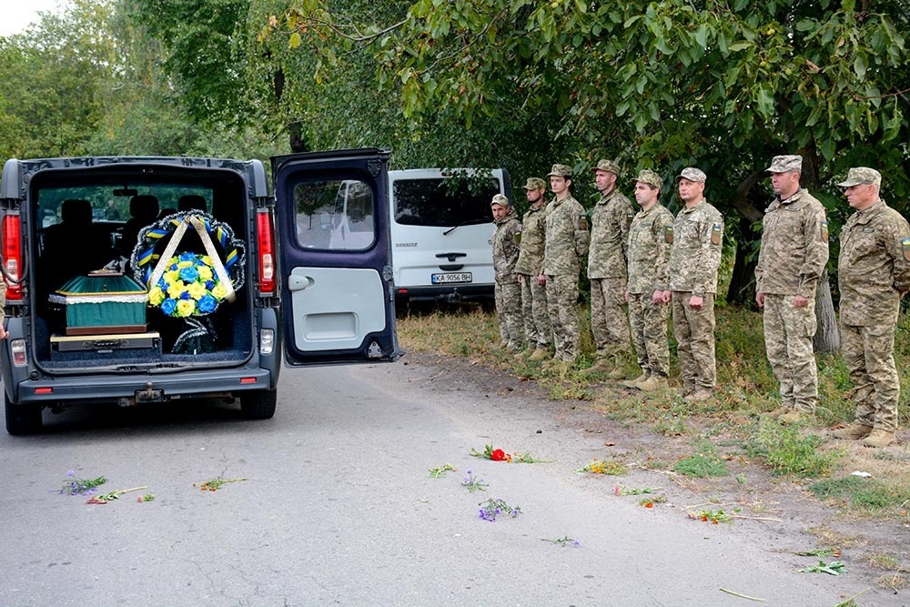 У Мирівці провели в останню путь воїна Віталія Титаренка 4