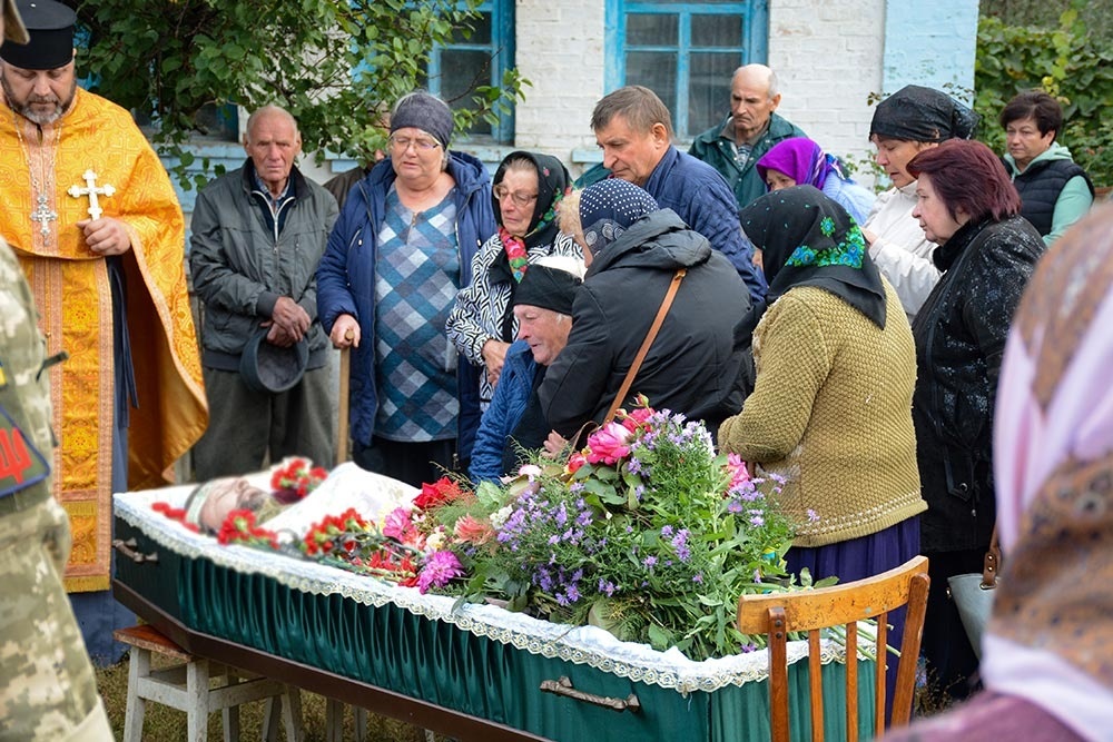 У Мирівці провели в останню путь воїна Віталія Титаренка 5