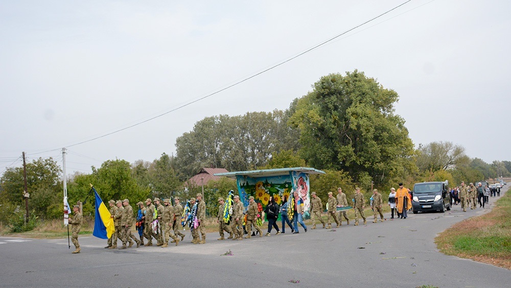 У Мирівці провели в останню путь воїна Віталія Титаренка 9