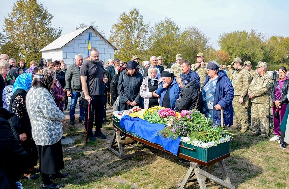 У Мирівці провели в останню путь воїна Віталія Титаренка 14
