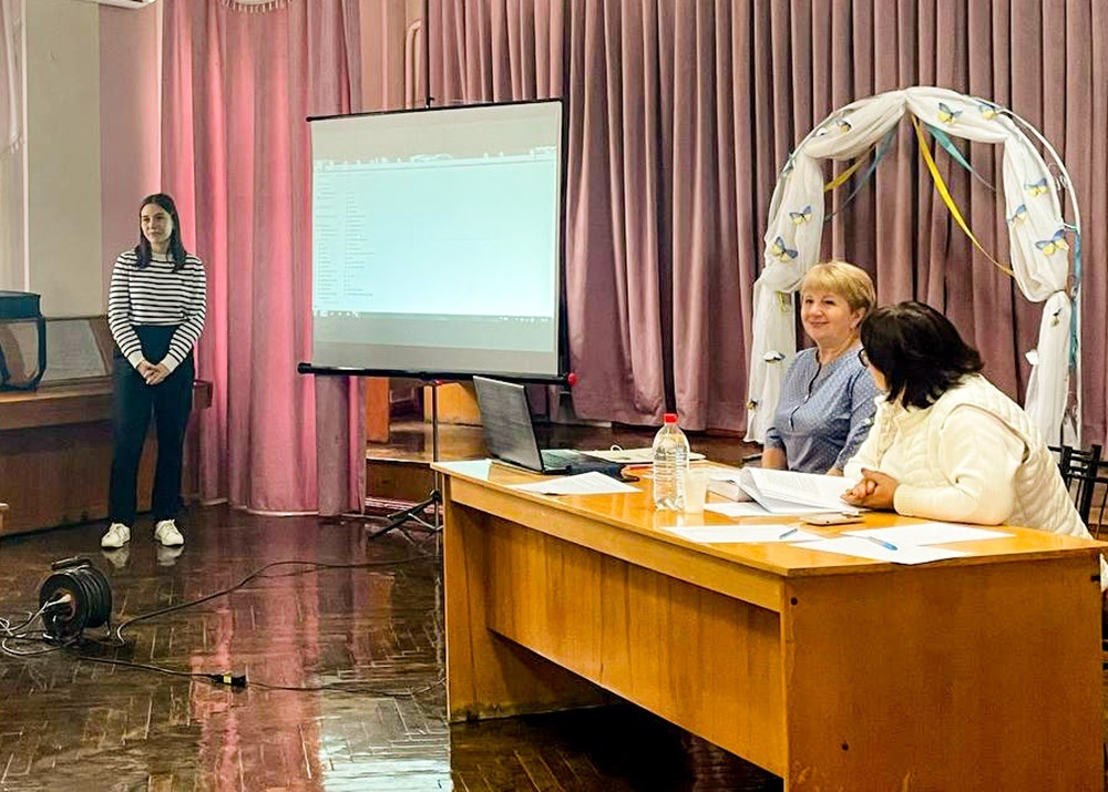 Переможниця минулорічного конкурсу-захисту обласного етапу МАН представила свої роботи дослідникам-початківцям у Кагарлику