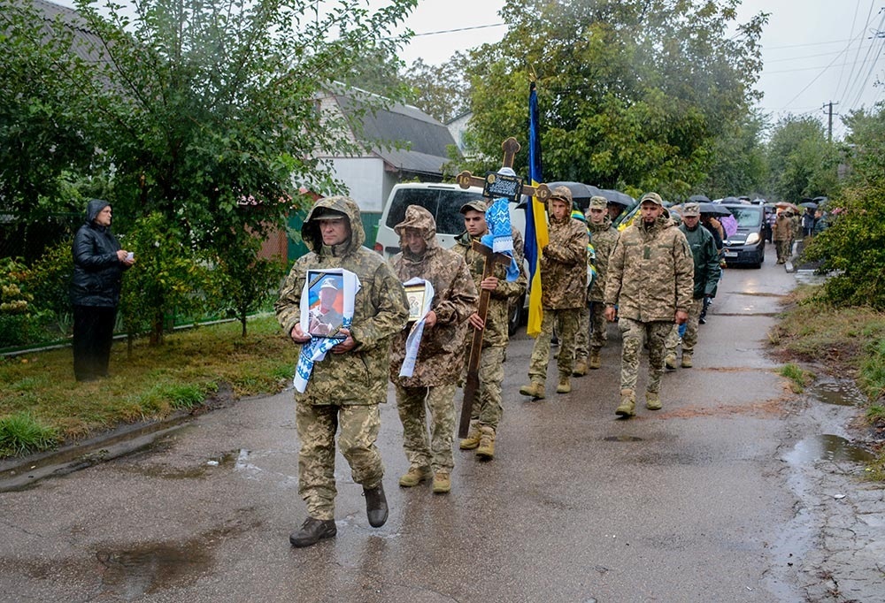 У Кагарлику провели в останню путь воїна Олександра Темченка 10
