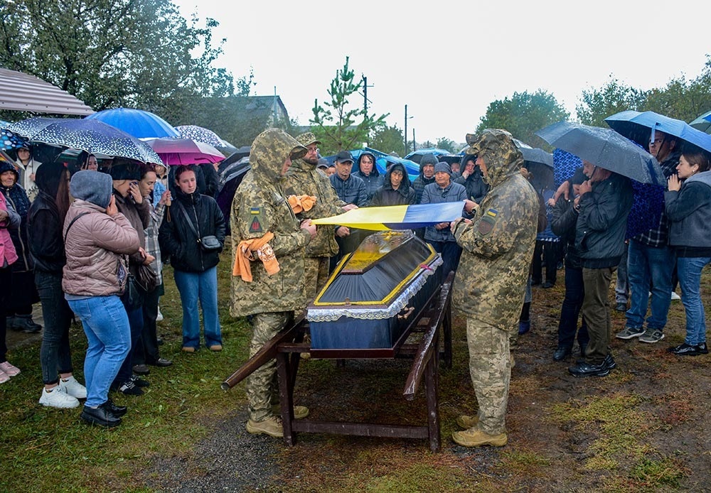 У Кагарлику провели в останню путь воїна Олександра Темченка 14