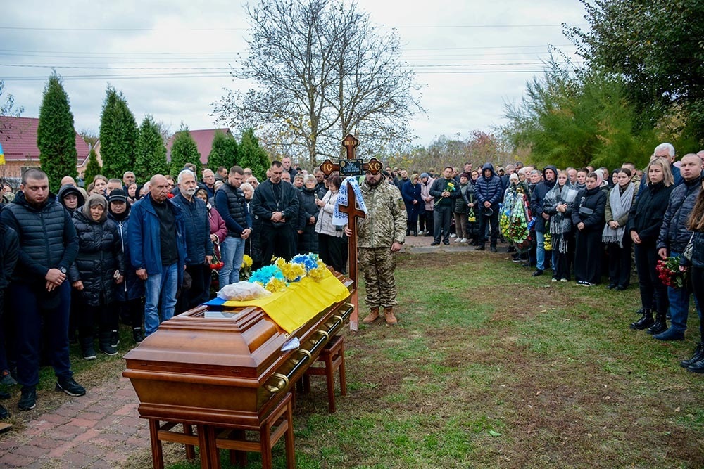 У селі Сущани на Кагарличчині провели в останню путь воїна Сергія Чуса 3